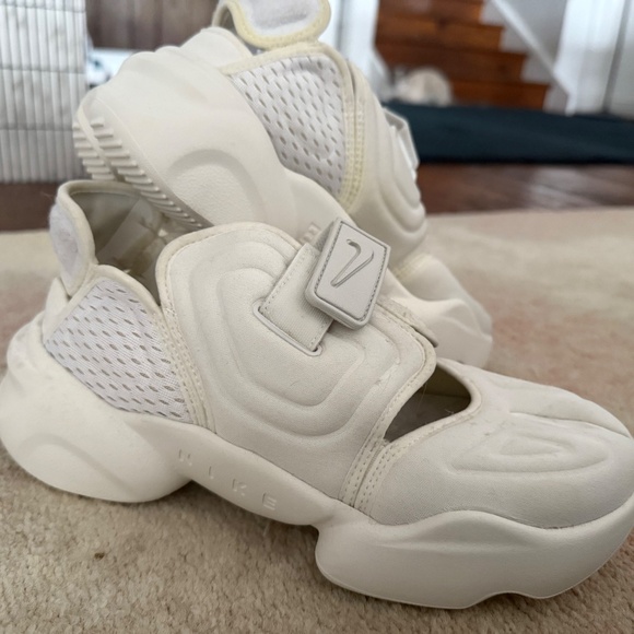 NIKE AIR RIFT SPLIT-TOE TABI SNEAKER NEW - Picture 2 of 5